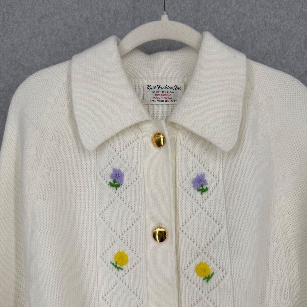 Knit Fashion VTG 50s Knit Cape Poncho One Size White Floral Embroidered Cottage - Picture 2 of 11
